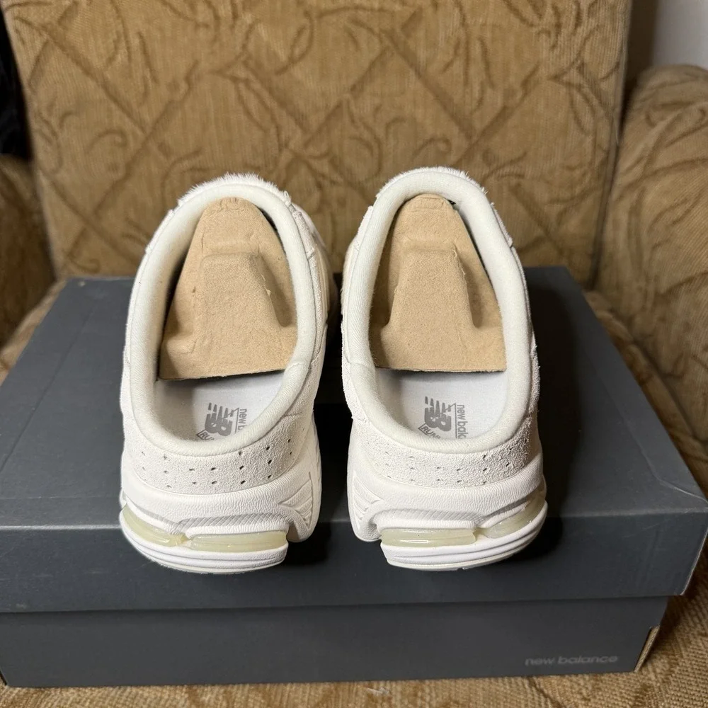 New Balance‎ 2002R Mule Slip On Men's Size 8 Beige New